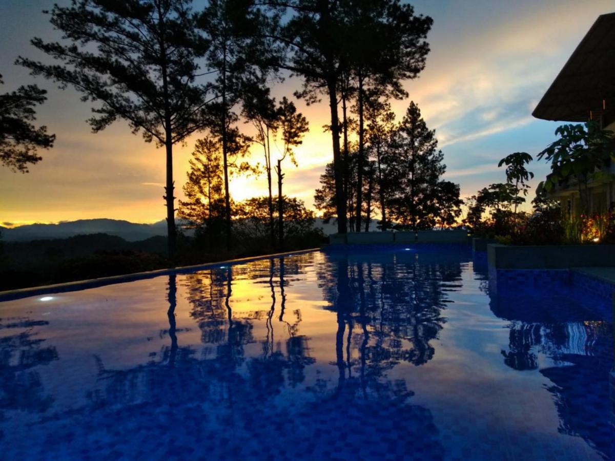 The Balcone Suites & Resort Bukittinggi Exterior foto
